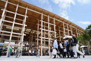保存に向けた検討が進む、大阪・関西万博会場の大屋根リング=5月、大阪市此花区の夢洲