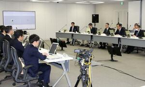 屋内退避の運用を議論し、報告書を取りまとめた原子力規制委員会検討チームの最終会合=3月28日、東京・六本木