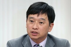 2024年のインタビューに応じる上越市の中川幹太市長=上越市役所
