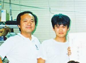 　京都大大学院時代の牧輝弥さん（右）と今井一郎北海道大名誉教授