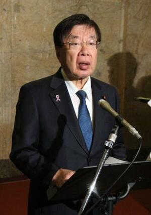 　記者会見する平口法相＝１４日午前、国会