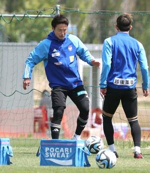 鹿島戦に向けて調整するMF島田譲=聖籠町