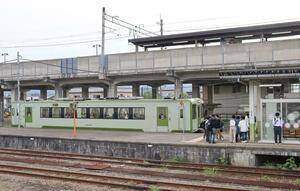 飯山線の列車上に身元不明の遺体が見つかった十日町駅=16日、十日町市