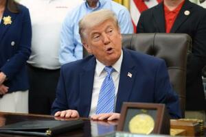 21日、米ホワイトハウスのイベントで発言するトランプ大統領=ワシントン(AP=共同)