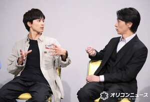 和気あいあいとやり取りを交わす(左から)草川拓弥、細田善彦 (C)ORICON NewS inc.