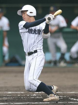 新発田中央－新潟産大付　１回新潟産大付１死三塁、仙海駿の内野ゴロ間に３走宮活宏が生還し、１－０＝新発田市五十公野運動公園野球場