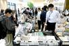 人気を集めるグッズ売り場=19日、JR新潟駅