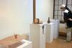 若手クリエーターの作品が並ぶ作品展「5人展 ほれぼれ荘」=燕市寿町