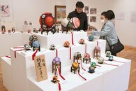 きめ細やかな糸の芸術！カラフル「てまり」勢ぞろい♪長岡市栃尾美術館で展示会、5月24日まで
