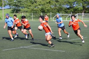 練習に励む新潟食農大の選手たち＝新発田市