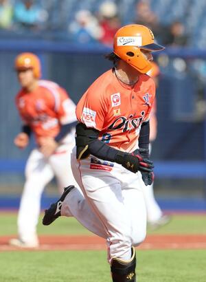 7回2死一、三塁 髙山俊が適時打を放ち3-2=エコスタ(写真映像部・新井田悠)
