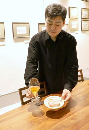 酒場兼アートギャラリー「メゾン伊とう」をオープンした伊藤雄一さん=三条市元町