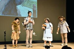 公演に向けて練習に励む劇団員=新潟市東区下木戸1