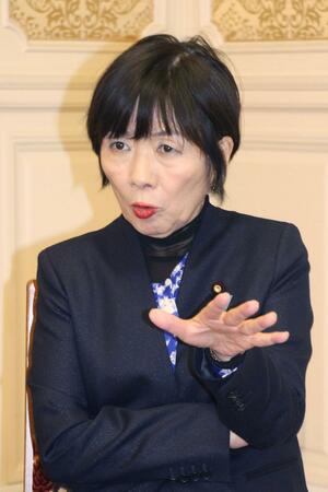 首相指名選挙での投票理由などを語る森裕子氏=25日、国会