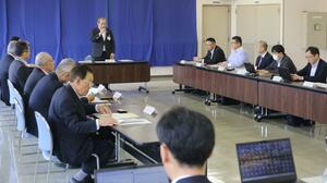 佐渡航路の確保維持について話し合った協議会=4日、新潟市中央区