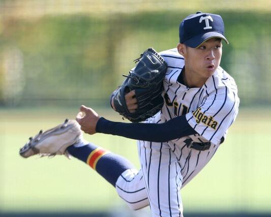 日本文理－帝京長岡　帝京長岡の２番手西脇駆＝２３日、三条市月岡４の三条パール金属スタジアム