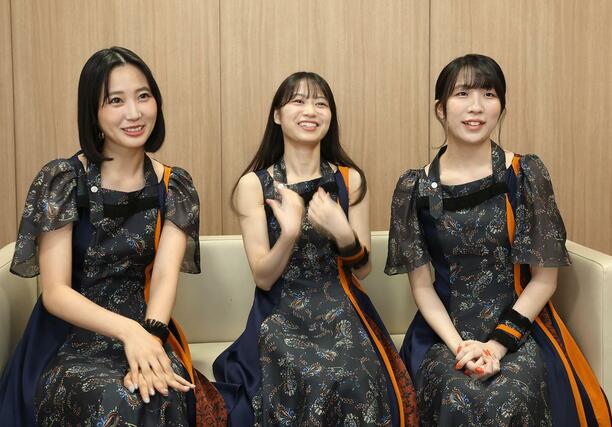 「卒業公演までRYUTistを楽しんで、ファンに感謝を伝えたい」と話す（左から）横山実郁さん、宇野友恵さん、五十嵐夢羽さん＝新潟市中央区の新潟日報メディアシップ