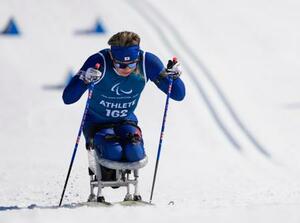 本番会場で練習する男子座位の源貴晴=テーゼロ(共同)