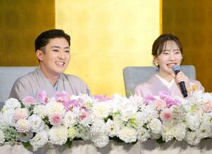 婚約を発表し記者会見する中村橋之助さん(左)と能條愛未さん=10日午後、東京都千代田区