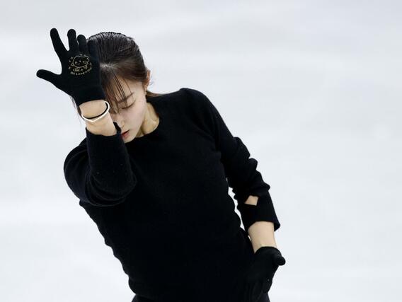 公式練習で調整する坂本花織＝ミラノ（共同）