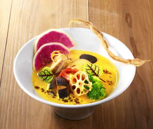 季節ごとに旬の野菜を使用した一風堂コラボ開発ラーメン「護摩堂野菜のべジラーメン」。【秋】 キャロットベース イメージ