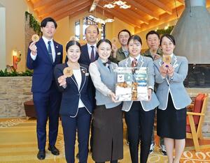 コルク回収プロジェクトに取り組むメンバー=十日町市珠川