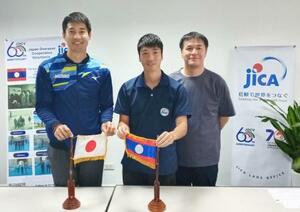 JICAの派遣事業で滞在するラオスでの活動について現地から報告する陸上男子短距離の飯塚翔太(左)ら=4日