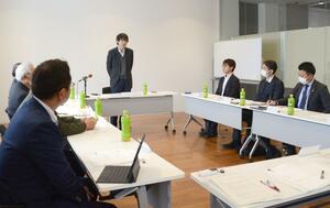 カーシェアリングの社会実験結果を基に意見交換した協議会=十日町市本町1