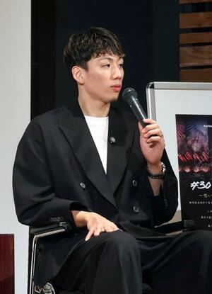 バスケットボール選手としての心がけや長岡への思いを語る今村佳太さん=アオーレ長岡