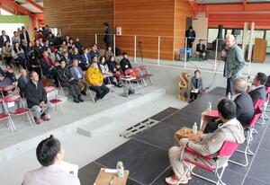 妙高市の観光について考えたシンポジウム=妙高市の赤倉観光リゾートスキー場