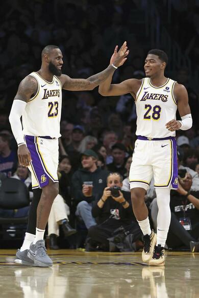 Lakers ナイロンジャケット Mサイズ 八村塁　レブロン Lakers ナイロンジャケット Mサイズ 八村塁 レブロン - メルカリ