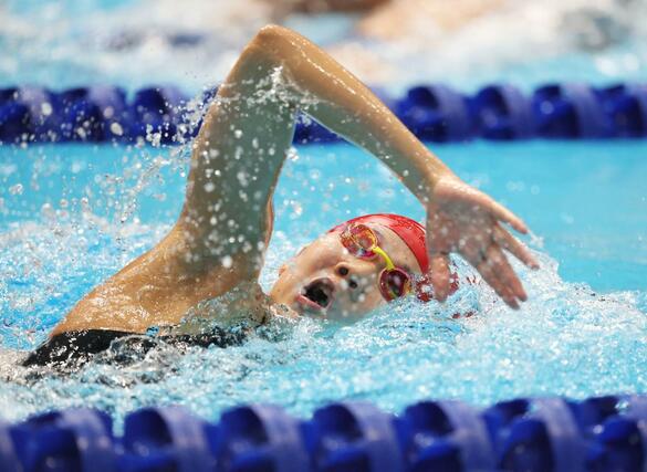 少年女子４００メートル自由形決勝　８位入賞の小俣みなも（長岡大手高）＝９月１６日、佐賀市日の出２、ＳＡＧＡアクア