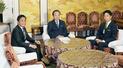 会談に臨む(左から)国民民主の玉木雄一郎代表、立民の野田佳彦代表、維新の藤田文武共同代表=10月15日、国会