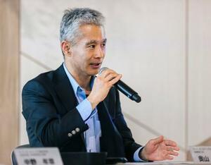 記者会見するヤンマーHDの奥山博史取締役=11日、東京都中央区