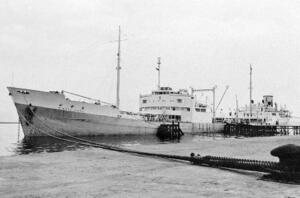 　国有化されたイランの石油を積んで神奈川県・川崎港に着いた出光興産のタンカー日章丸＝１９５３年５月