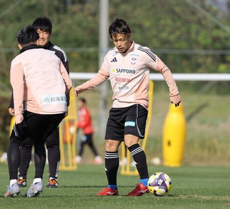 湘南戦に向け練習するDF堀米悠斗=聖籠町