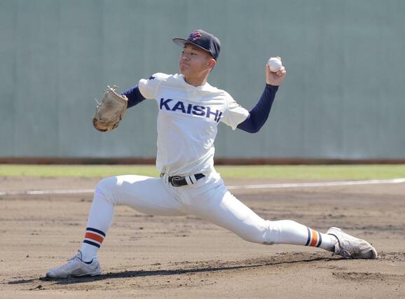 新潟産大付－開志学園　開志学園の先発、馬場恵悟＝三条市パール金属スタジアム