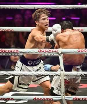 12回、ムロジョン・アフマダリエフ(右)を攻める井上尚弥=IGアリーナ