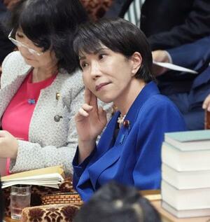 　７日の衆院予算委で質問を聞く高市首相