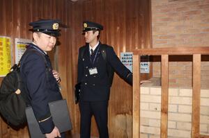 新潟市消防局などが実施したサウナ設備のある施設の立ち入り検査＝２４日、新潟市西区笠木