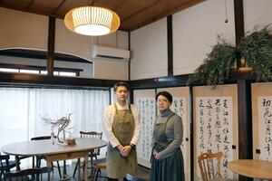 イタリアンレストラン「ＡＰＲＩＣＯ」を営む小黒望さん（左）と紗季さん夫婦＝佐渡市金丸