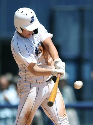 北越－新潟産大付　９回新潟産大付１死一、三塁、小山一京の犠飛で１－０＝エコスタ