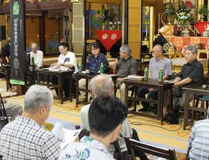 北一輝と宮本常一について語り合ったシンポジウム=佐渡市両津湊