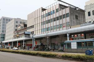 再開発に向けて動き出した大手通中央地区の一角=長岡市大手通2