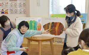 認知症の人と子どもらが交流したイベント＝阿賀野市窪川原