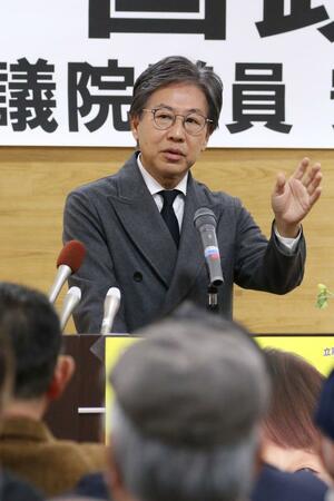 講演する立憲民主党の安住淳幹事長=6日、燕市