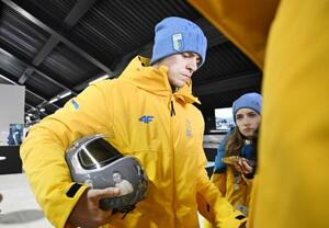 　戦死した母国のアスリートたちの顔を描いたヘルメットが原因で失格となったスケルトン男子ウクライナ代表のウラジスラフ・ヘラスケビッチ＝１２日、イタリア・コルティナダンペッツォ（共同）