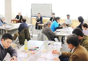市内のボランティアらが参加した交流会=柏崎市豊町