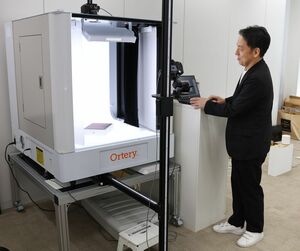 ECサイトに掲載する商品を撮影する機器。アダプティブの拠点に設置した=長岡市大手通2