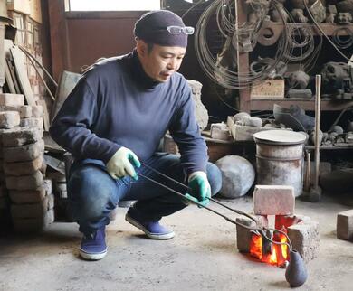 蝋型鋳金」「紫銅焼き」に宿る匠の技！大久保鋳物が柏崎市初の県伝統